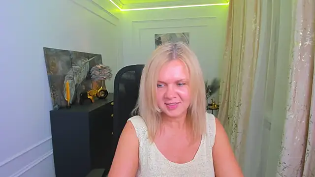 AgathaKlouin online show from 28, 5, 2026