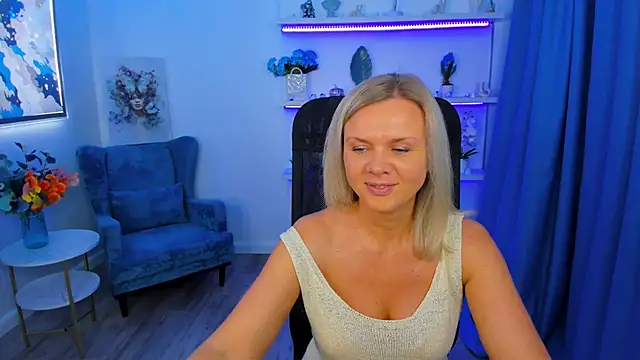 AgathaKlouin online show from 8, 11, 2025