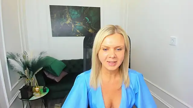 AgathaKlouin online show from 28, 2, 2026