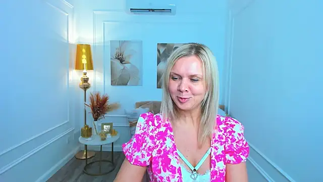 AgathaKlouin online show from 29, 3, 2026