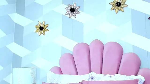 KylieMonnett online show from 5, 3, 2025