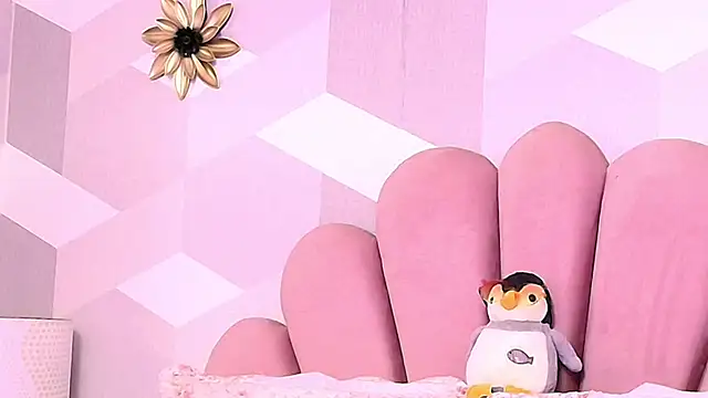 KylieMonnett online show from 26, 11, 2025