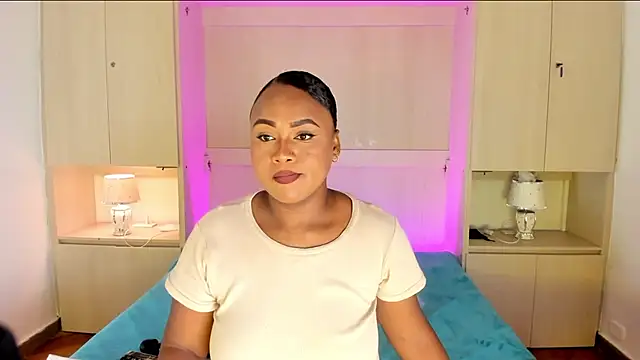 Snapshot of EmilyyStuart chatting on 4, 2, 2026 EmilyyStuart online show from 4, 2, 2026