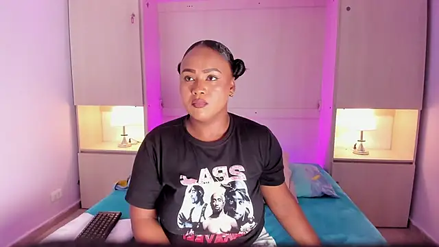 Snapshot of EmilyyStuart chatting on 18, 2, 2026 EmilyyStuart online show from 18, 2, 2026