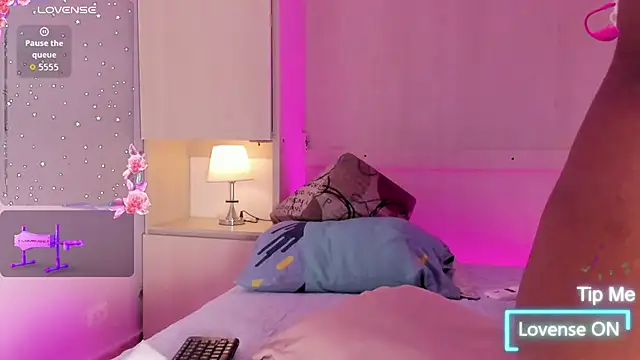 Snapshot of EmilyyStuart chatting on 20, 2, 2026 EmilyyStuart online show from 20, 2, 2026