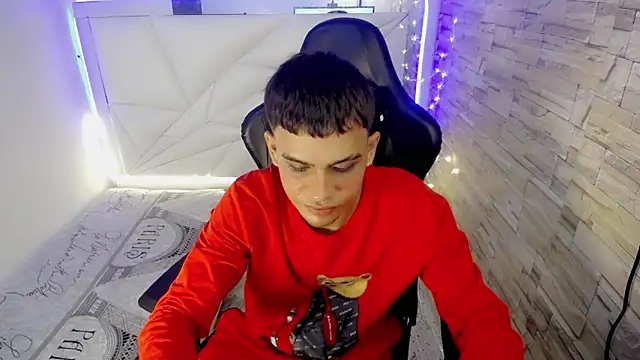 zacariasss  online show from 6, 12, 2024