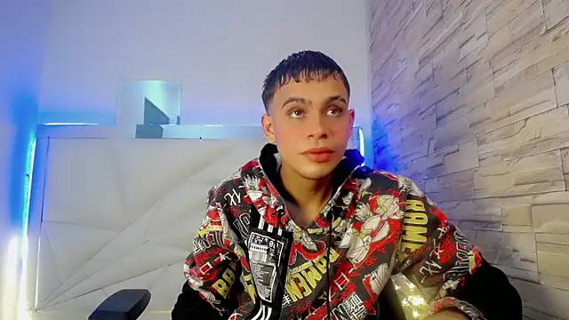 zacariasss  online show from 4, 12, 2024