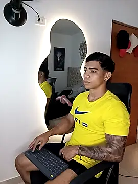 Andrew wolf7 online show from 5, 10, 2025