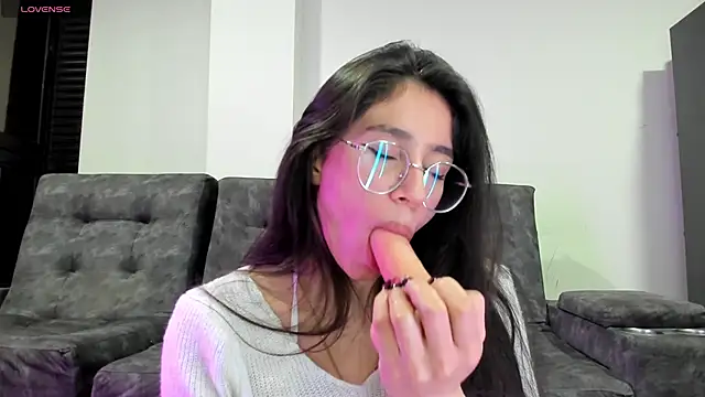 emmadiaz1 online show from 6, 10, 2025