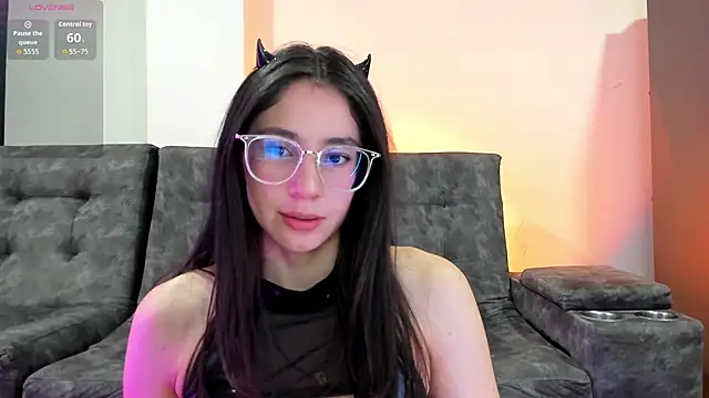 emmadiaz1 online show from 4, 3, 2026