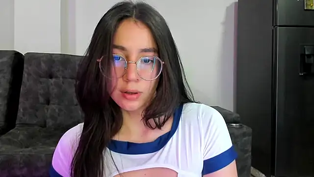 emmadiaz1 online show from 5, 3, 2025