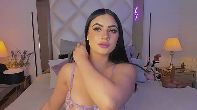 KimRoussee online show from 7, 3, 2025