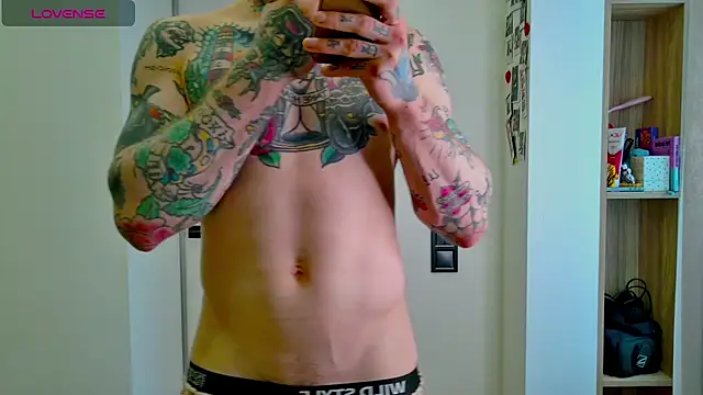 Snapshot of white_King9999 chatting on 3, 3, 2026 white King9999 online show from 3, 3, 2026