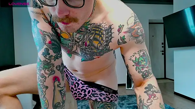Snapshot of white_King9999 chatting on 18, 6, 2026 white King9999 online show from 18, 6, 2026