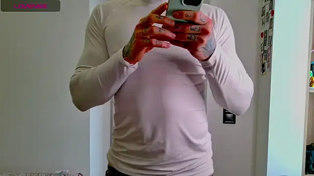 Snapshot of white_King9999 chatting on 15, 2, 2026 white King9999 online show from 15, 2, 2026