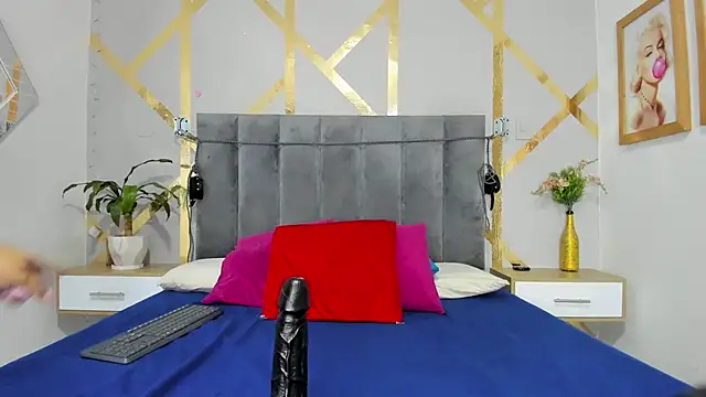 Caroliine Torres online show from 24, 2, 2026