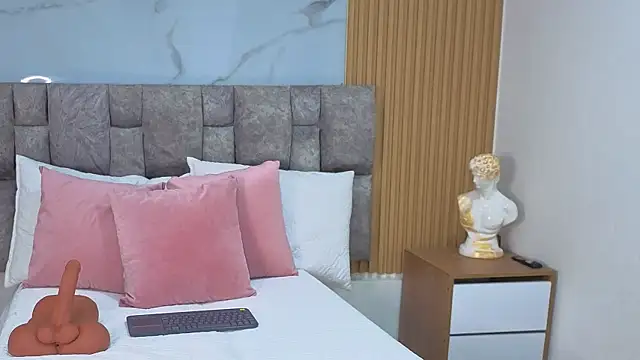 Khalifa fletcher online show from 24, 11, 2025