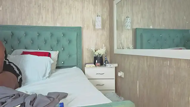 Alexa roussee online show from 22, 9, 2025