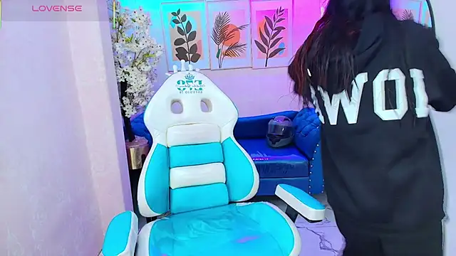 Dafne huges online show from 14, 11, 2025