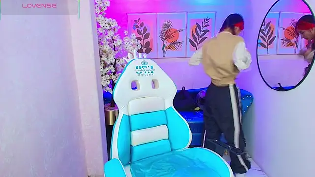 Dafne huges online show from 23, 10, 2025