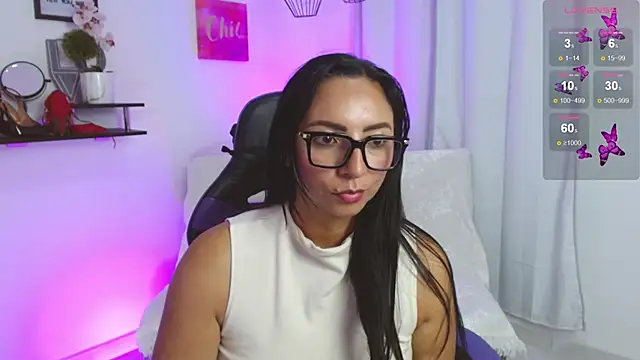 Emmi Cam online show from 15, 4, 2026