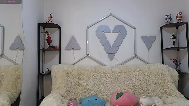 Snapshot of littlevixen18 chatting on 10, 11, 2025 littlevixen18 online show from 10, 11, 2025