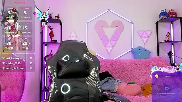 Snapshot of littlevixen18 chatting on 19, 3, 2025 littlevixen18 online show from 19, 3, 2025