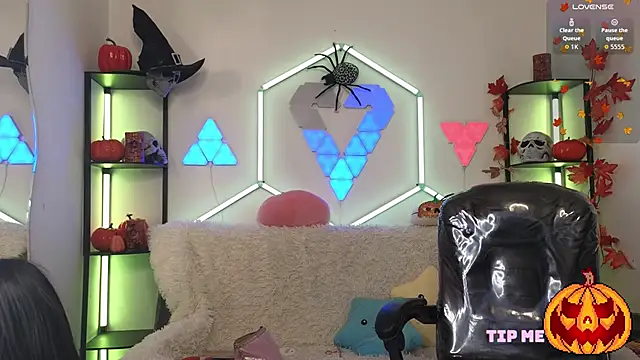 Snapshot of littlevixen18 chatting on 23, 10, 2025 littlevixen18 online show from 23, 10, 2025