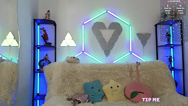 Snapshot of littlevixen18 chatting on 19, 11, 2025 littlevixen18 online show from 19, 11, 2025