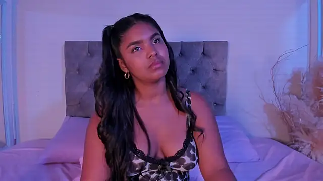 zoe roux21 online show from 15, 10, 2025