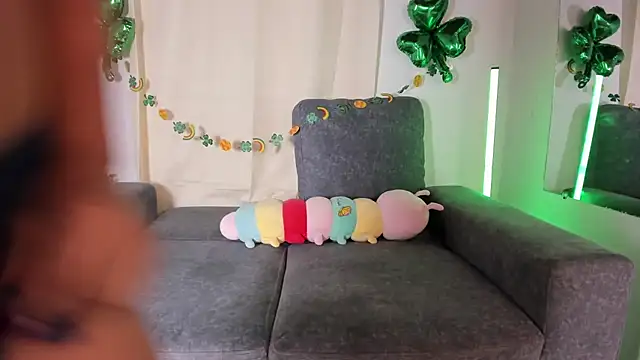 zoe roux21 online show from 18, 3, 2025