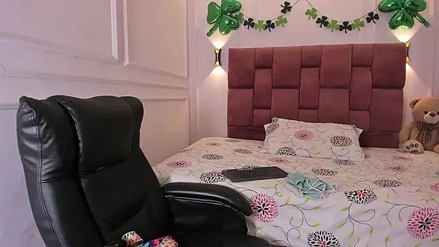 zoe roux21 online show from 19, 3, 2025