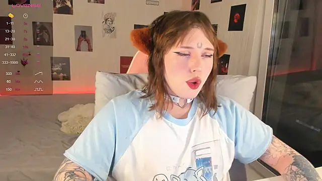 Snapshot of Spliti_moon chatting on 23, 11, 2025 Spliti moon online show from 23, 11, 2025