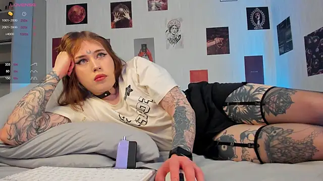 Snapshot of Spliti_moon chatting on 30, 11, 2025 Spliti moon online show from 30, 11, 2025