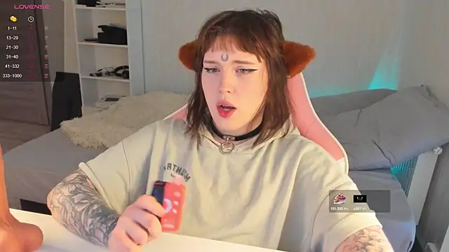 Snapshot of Spliti_moon chatting on 6, 10, 2025 Spliti moon online show from 6, 10, 2025