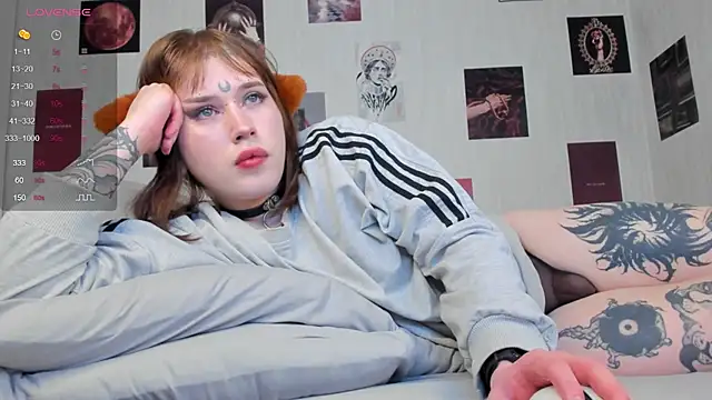 Snapshot of Spliti_moon chatting on 9, 11, 2025 Spliti moon online show from 9, 11, 2025