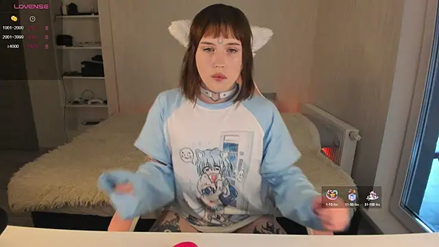 Snapshot of Spliti_moon chatting on 11, 10, 2025 Spliti moon online show from 11, 10, 2025