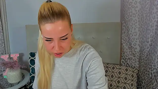 Snapshot of KristyHoney chatting on 25, 6, 2026 KristyHoney online show from 25, 6, 2026