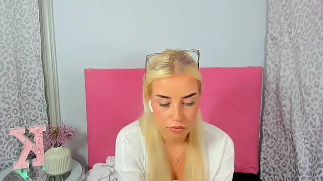 KristyHoney online show from 7, 10, 2025