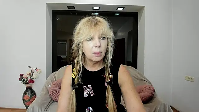 Anna Diax online show from 8, 11, 2025