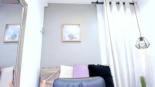 Snapshot of _EmilyJireh_ chatting on 7, 6, 2026 EmilyJireh online show from 7, 6, 2026