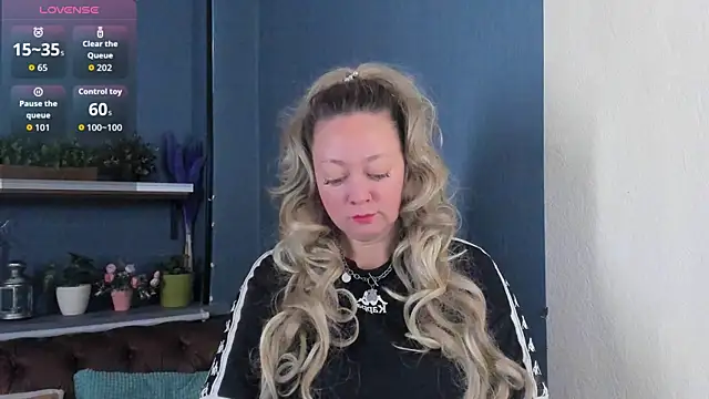 JesiaFoxi online show from 2, 10, 2025