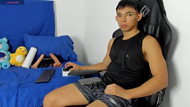Snapshot of Tonny_twink_ chatting on 18, 5, 2026 Tonny twink online show from 18, 5, 2026
