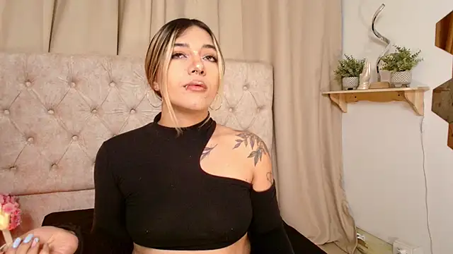 ashleyvalirya online show from 7, 3, 2025