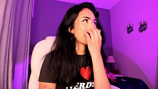 Giovanna oliveira online show from 21, 11, 2025