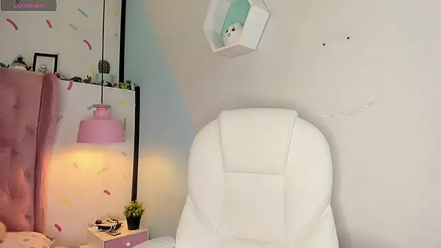 Giovanna oliveira online show from 25, 2, 2025