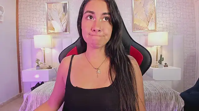 Snapshot of lyzzi_smith01 chatting on 4, 10, 2025 lyzzi smith01 online show from 4, 10, 2025