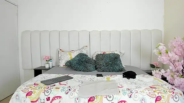 Snapshot of lyzzi_smith01 chatting on 8, 11, 2025 lyzzi smith01 online show from 8, 11, 2025