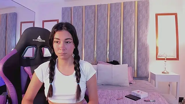 Snapshot of lyzzi_smith01 chatting on 17, 2, 2025 lyzzi smith01 online show from 17, 2, 2025