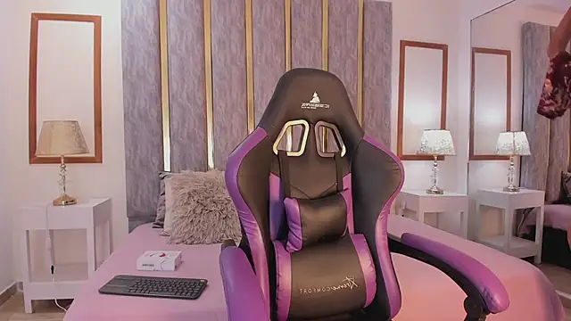 Snapshot of lyzzi_smith01 chatting on 18, 3, 2025 lyzzi smith01 online show from 18, 3, 2025